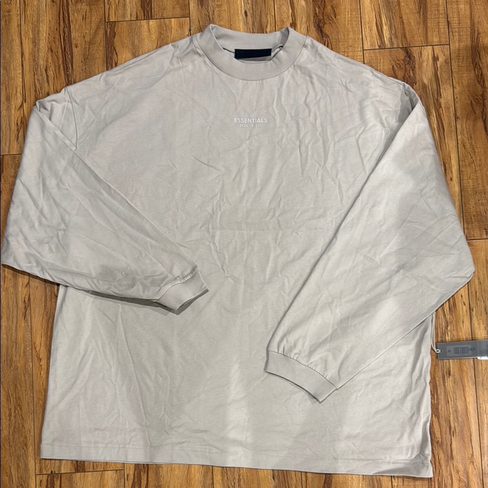 Essentials Long Sleeve Shirt in Light Gray